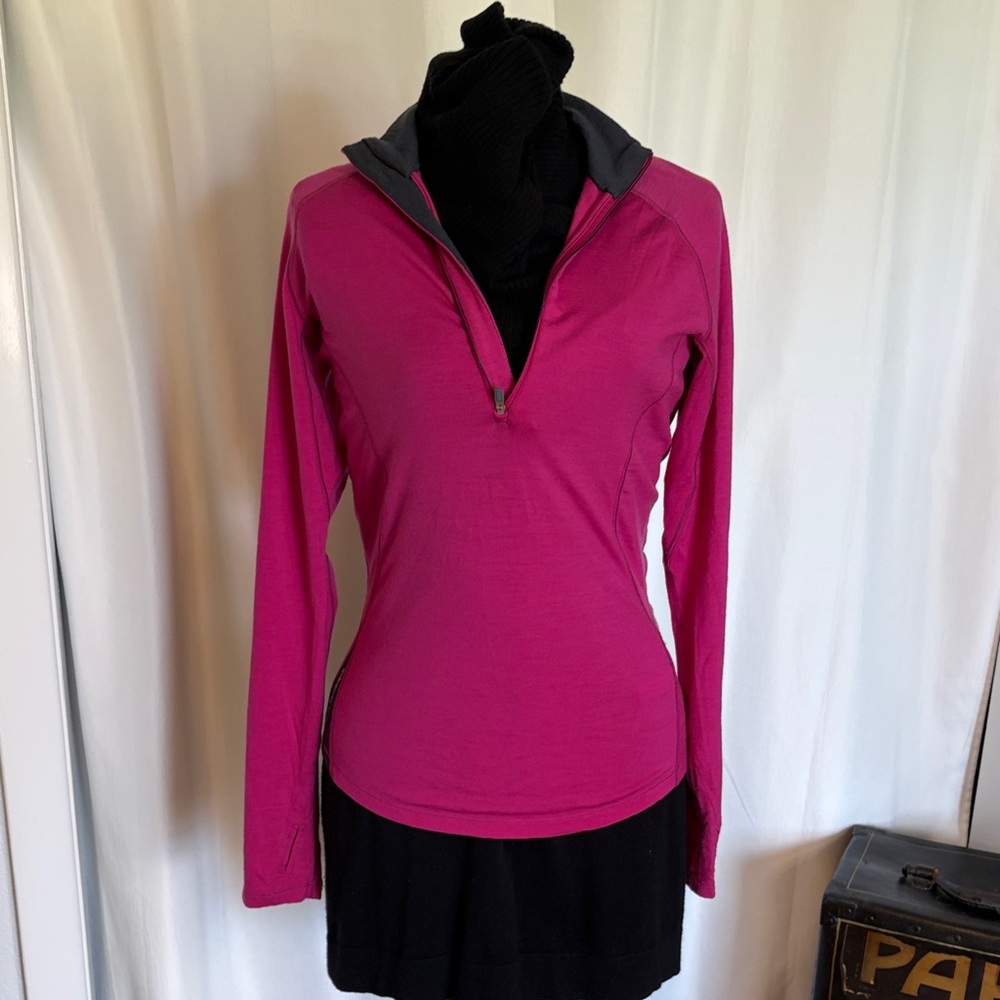Icebreaker Merino 260 women’s medium 100% wool base or outer layer 1/2 zip
